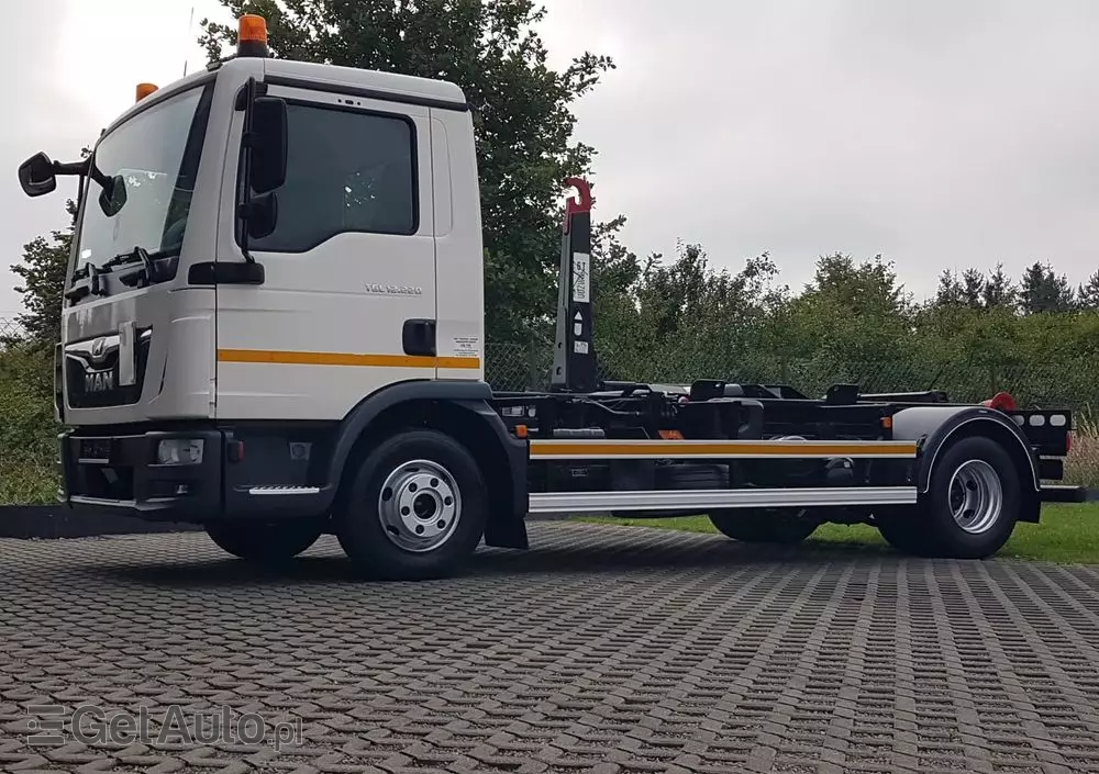 MAN TGL 12.220 HAKOWIEC 4x2 KLIMA 