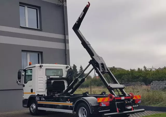 MAN TGL 12.220 HAKOWIEC 4x2 KLIMA 