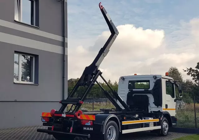 MAN TGL 12.220 HAKOWIEC 4x2 KLIMA 