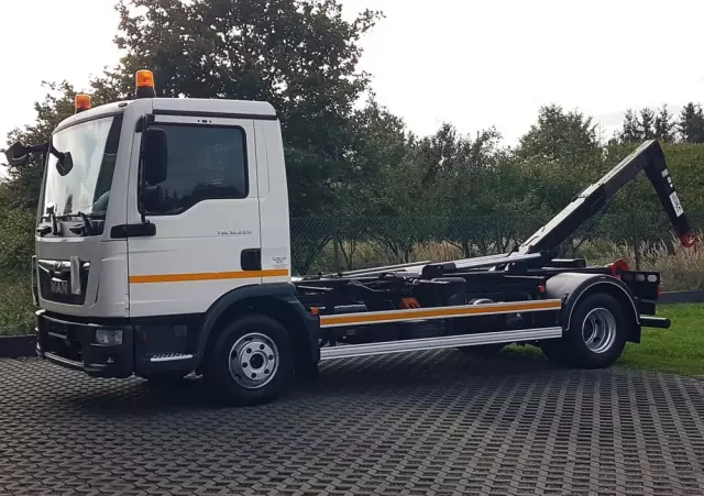 MAN TGL 12.220 HAKOWIEC 4x2 KLIMA 