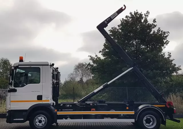 MAN TGL 12.220 HAKOWIEC 4x2 KLIMA 