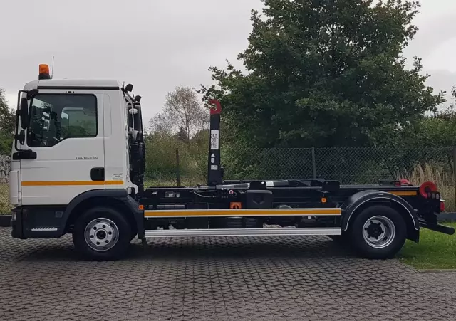 MAN TGL 12.220 HAKOWIEC 4x2 KLIMA 