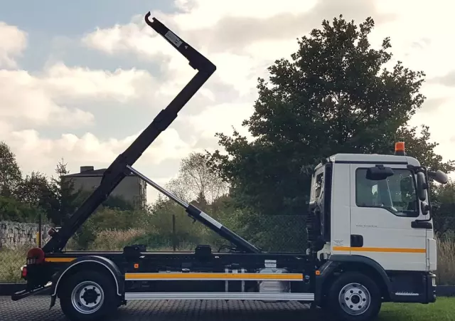 MAN TGL 12.220 HAKOWIEC 4x2 KLIMA 