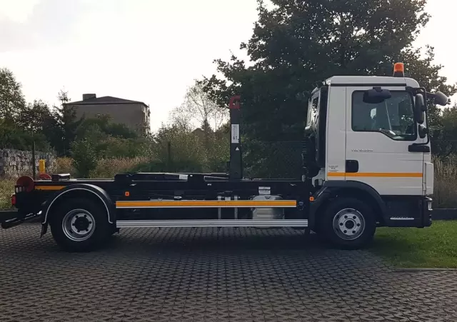 MAN TGL 12.220 HAKOWIEC 4x2 KLIMA 