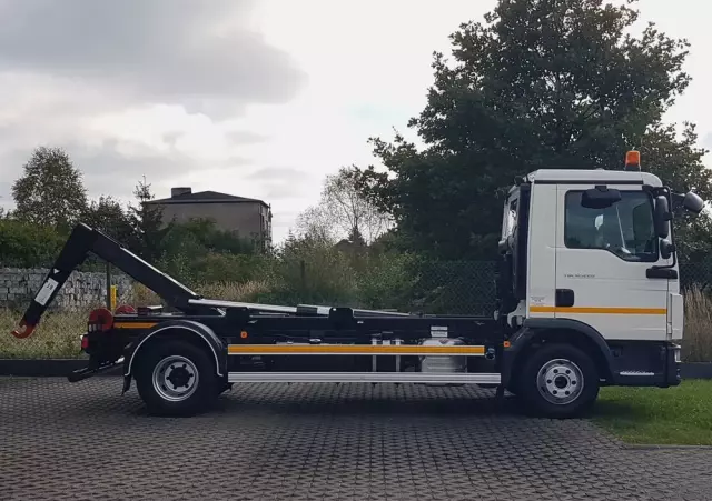 MAN TGL 12.220 HAKOWIEC 4x2 KLIMA 