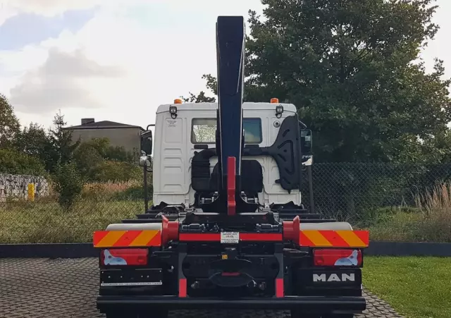 MAN TGL 12.220 HAKOWIEC 4x2 KLIMA 