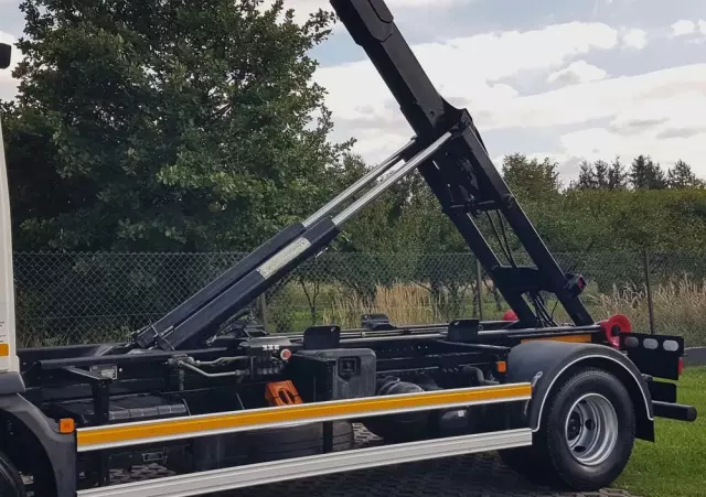 MAN TGL 12.220 HAKOWIEC 4x2 KLIMA 