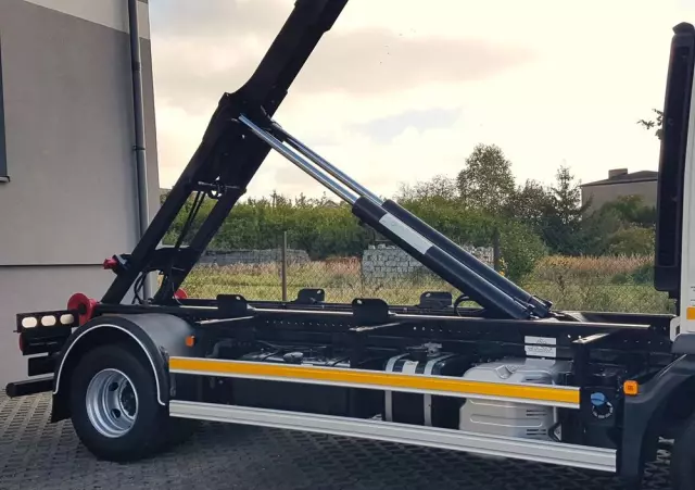 MAN TGL 12.220 HAKOWIEC 4x2 KLIMA 