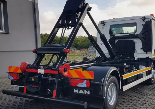 MAN TGL 12.220 HAKOWIEC 4x2 KLIMA 