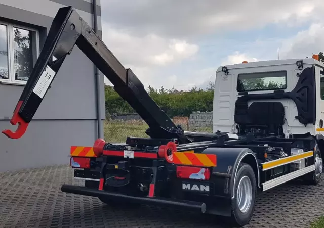 MAN TGL 12.220 HAKOWIEC 4x2 KLIMA 