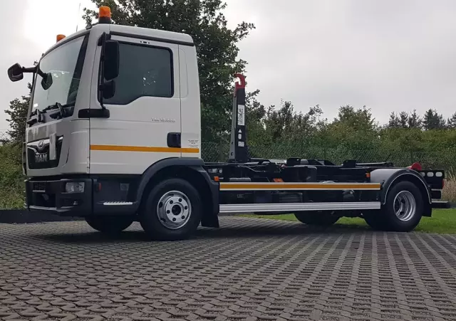 MAN TGL 12.220 HAKOWIEC 4x2 KLIMA 