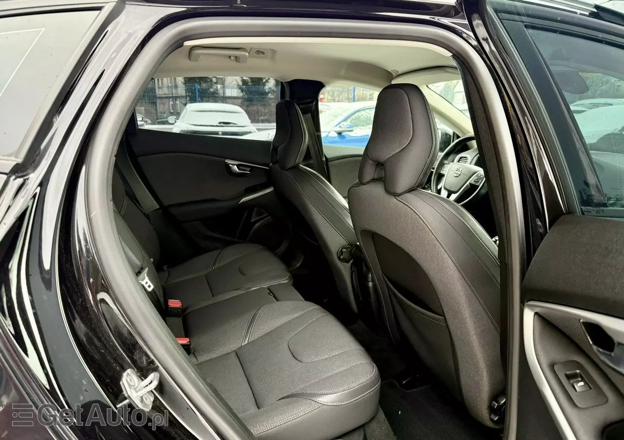 VOLVO V40 Cross Country D3 Drive-E Momentum