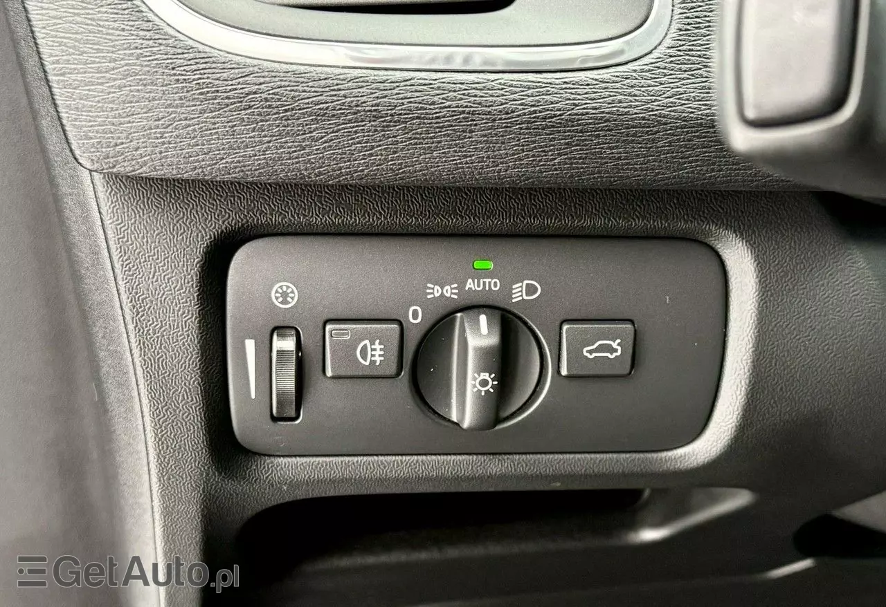 VOLVO V40 Cross Country D3 Drive-E Momentum