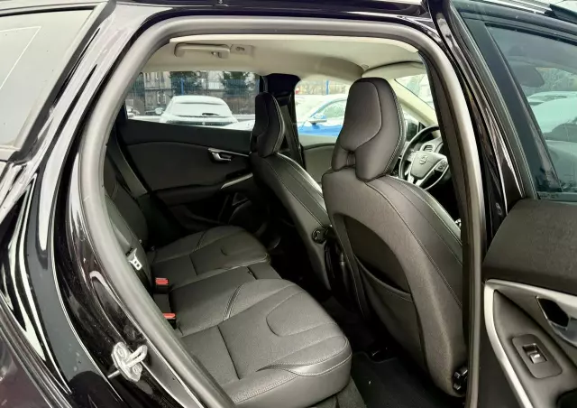 VOLVO V40 Cross Country D3 Drive-E Momentum