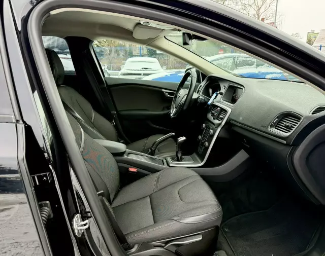 VOLVO V40 Cross Country D3 Drive-E Momentum