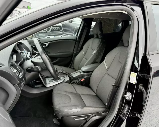 VOLVO V40 Cross Country D3 Drive-E Momentum