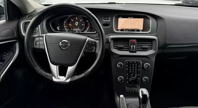 VOLVO V40 Cross Country D3 Drive-E Momentum
