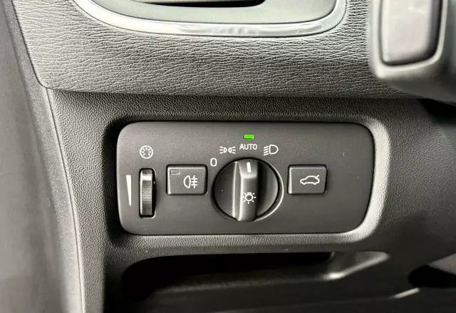 VOLVO V40 Cross Country D3 Drive-E Momentum