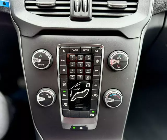 VOLVO V40 Cross Country D3 Drive-E Momentum