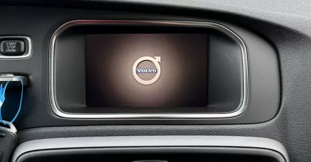 VOLVO V40 Cross Country D3 Drive-E Momentum