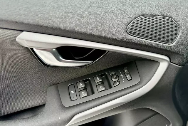 VOLVO V40 Cross Country D3 Drive-E Momentum