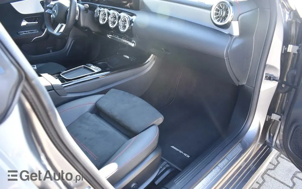 MERCEDES-BENZ CLA 200 7G-DCT