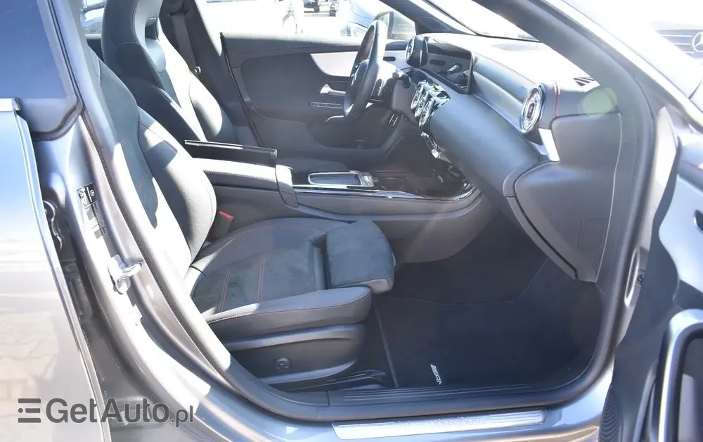 MERCEDES-BENZ CLA 200 7G-DCT