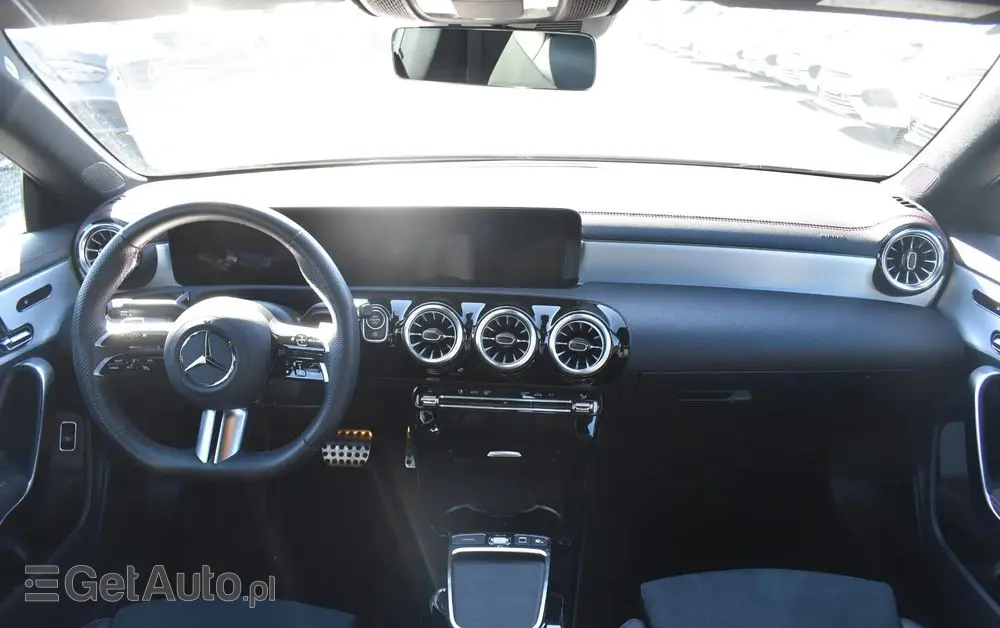 MERCEDES-BENZ CLA 200 7G-DCT