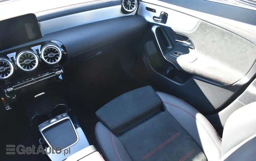 MERCEDES-BENZ CLA 200 7G-DCT