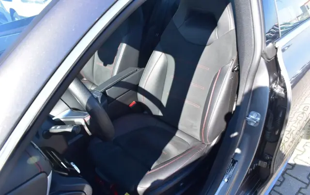 MERCEDES-BENZ CLA 200 7G-DCT