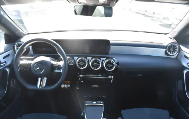 MERCEDES-BENZ CLA 200 7G-DCT