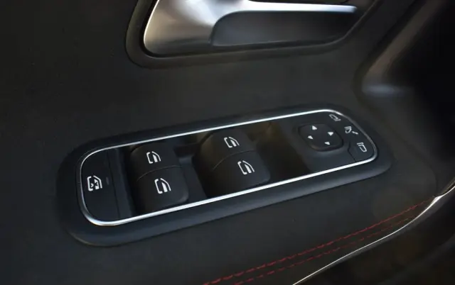 MERCEDES-BENZ CLA 200 7G-DCT