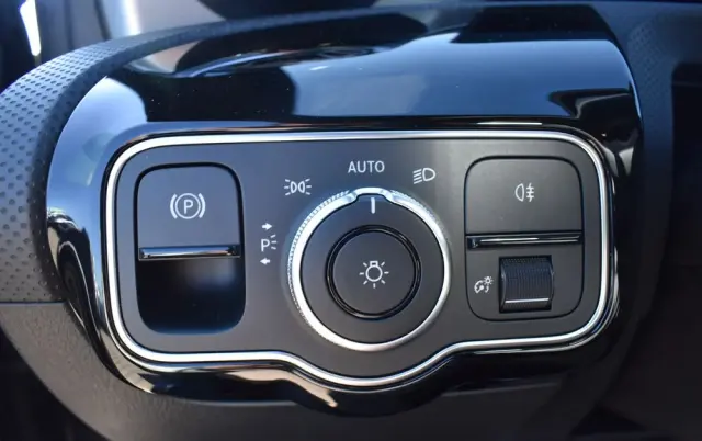 MERCEDES-BENZ CLA 200 7G-DCT