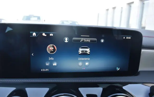 MERCEDES-BENZ CLA 200 7G-DCT