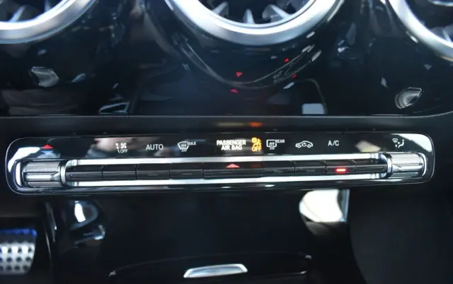 MERCEDES-BENZ CLA 200 7G-DCT