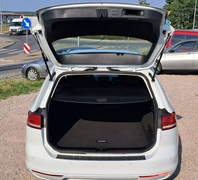 VOLKSWAGEN Passat Variant 1.6 TDI (BlueMotion Technology) Comfortline