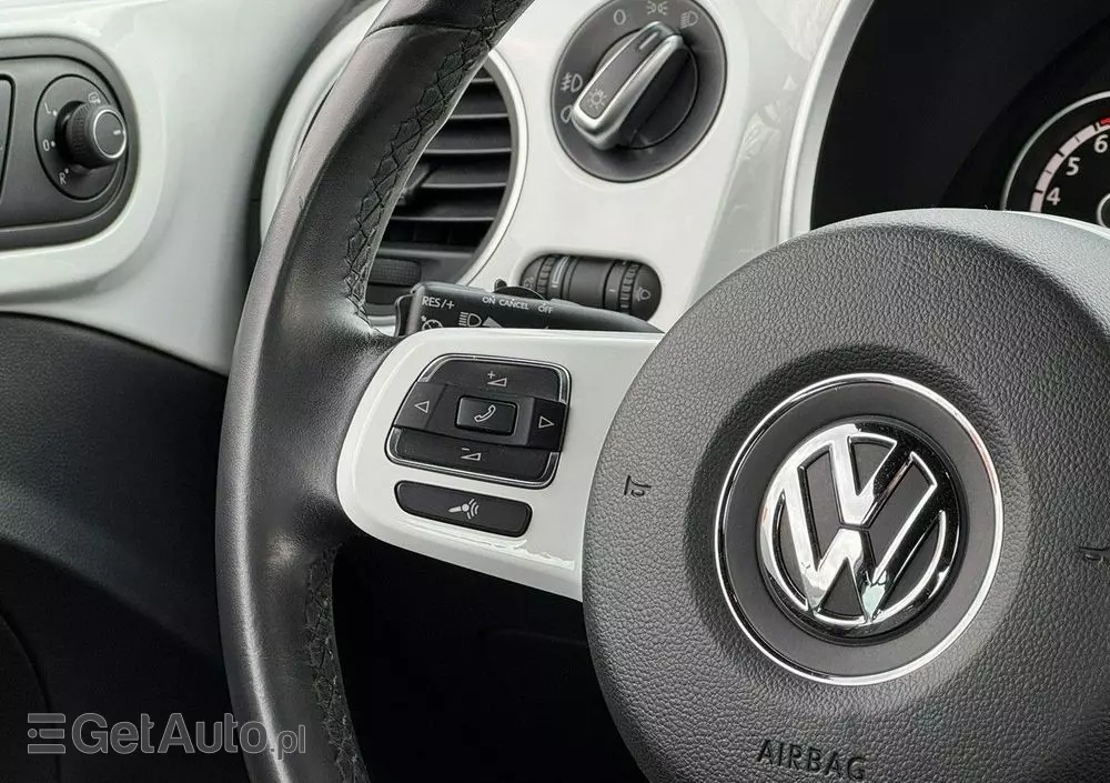 VOLKSWAGEN Beetle 