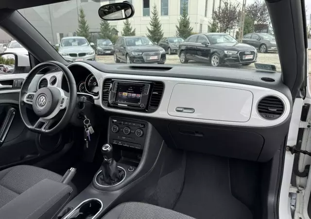 VOLKSWAGEN Beetle 
