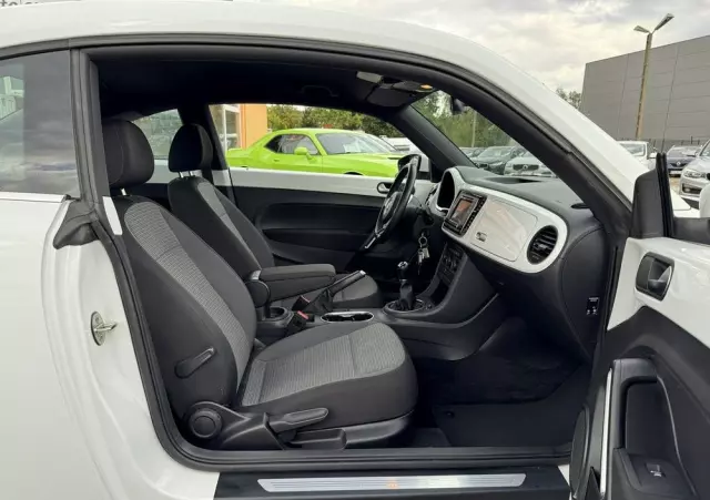 VOLKSWAGEN Beetle 
