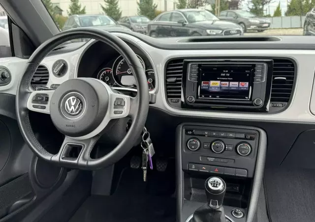 VOLKSWAGEN Beetle 