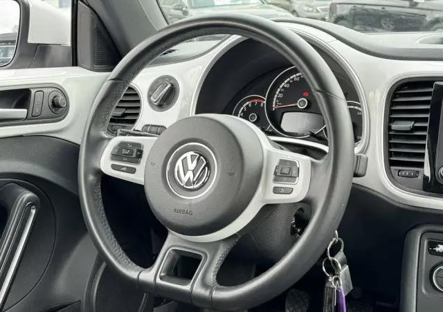 VOLKSWAGEN Beetle 
