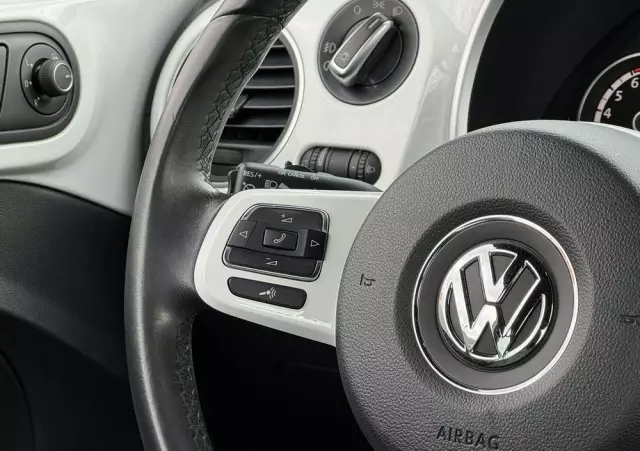 VOLKSWAGEN Beetle 