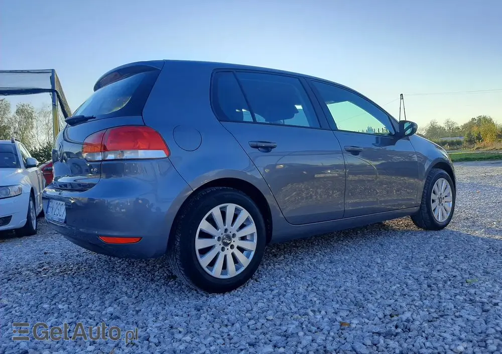 VOLKSWAGEN Golf VI 1.6 Comfortline
