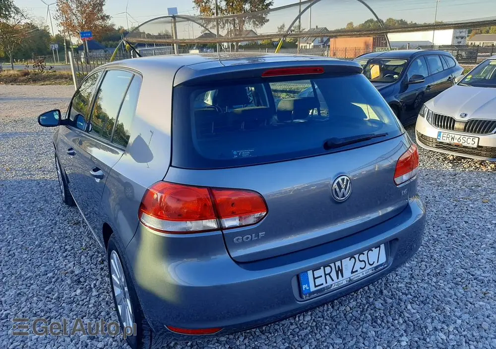 VOLKSWAGEN Golf VI 1.6 Comfortline