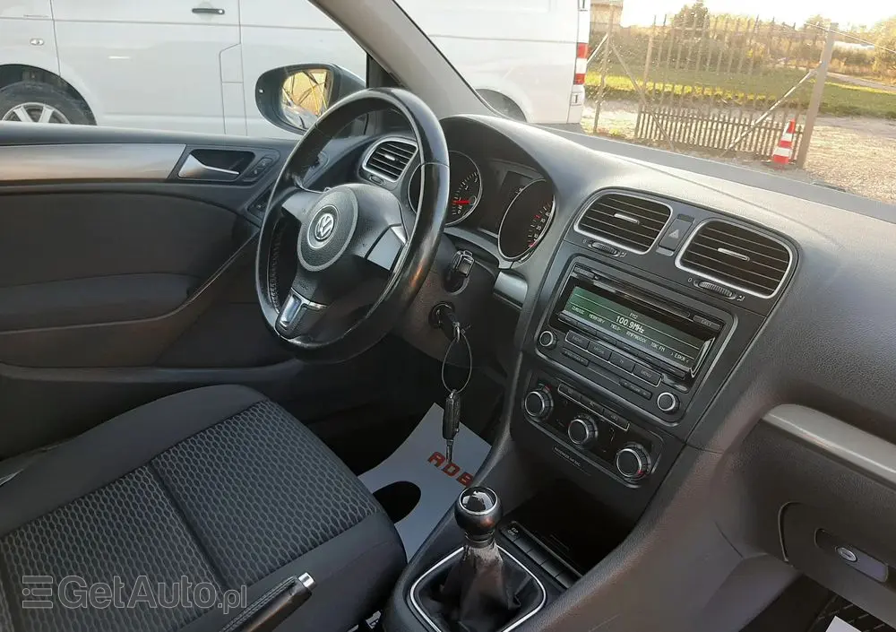 VOLKSWAGEN Golf VI 1.6 Comfortline