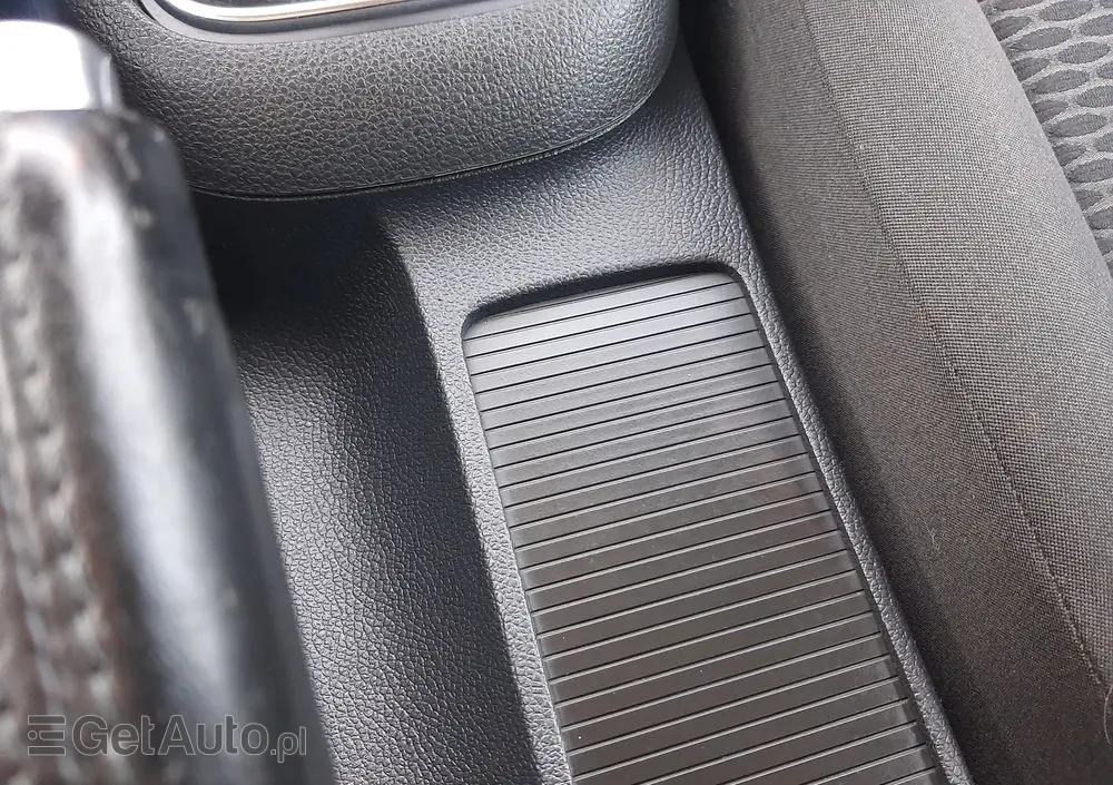 VOLKSWAGEN Golf VI 1.6 Comfortline