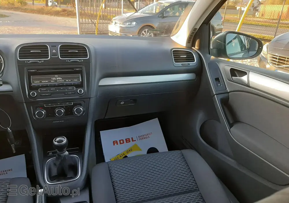 VOLKSWAGEN Golf VI 1.6 Comfortline