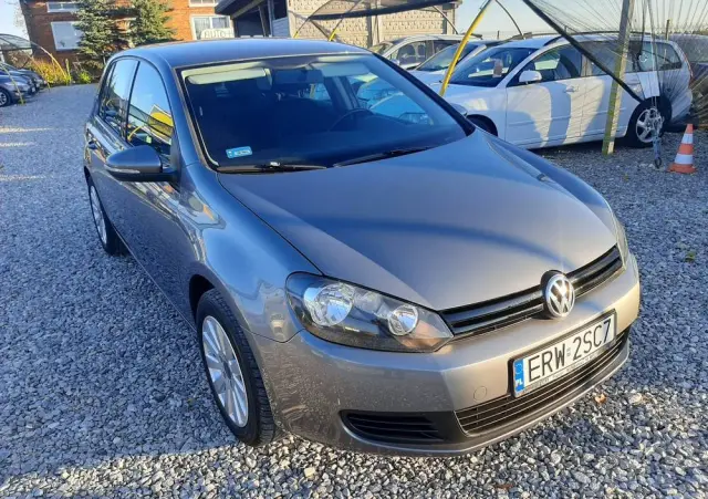 VOLKSWAGEN Golf VI 1.6 Comfortline