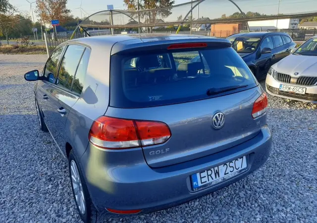 VOLKSWAGEN Golf VI 1.6 Comfortline