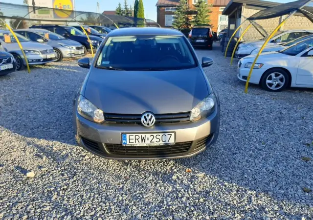 VOLKSWAGEN Golf VI 1.6 Comfortline